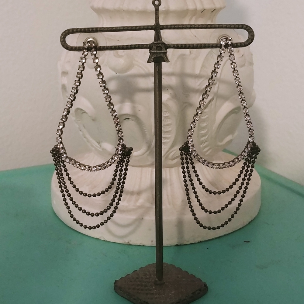 Chandelier earrings